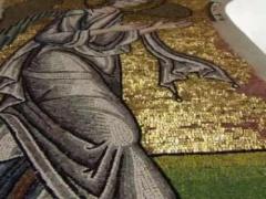 إكتشاف أيقونات تاريخية كبيرة مصنوعة من الذهب على جدران كنيسة المهد