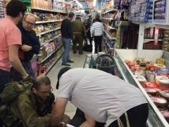 بالصـور - إصابة شابين طعنا مستوطنَين شرق رام الله ‏