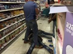 بالصـور - إصابة شابين طعنا مستوطنَين شرق رام الله ‏