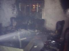 الدفاع المدني يخمد حريقاً داخل منزل في بلدة الزاوية بمحافظة سلفيت