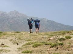 صعود الجبال وقفز الحواجز.. 5 مواقف خادعة للبصر «أوعى تصدق عينيك»