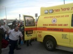 بالصـور - إصابة شابين طعنا مستوطنَين شرق رام الله ‏