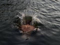 صور- نهر يساعد النساء في الحصول على عريس