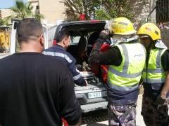 الدفاع المدني ينقذ مواطن عالق داخل بئر إرتوازي في بلدة بديا