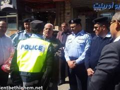 المحافظ جبرين البكري يكرم الشرطي السريع في بيت لحم