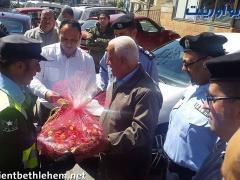 المحافظ جبرين البكري يكرم الشرطي السريع في بيت لحم