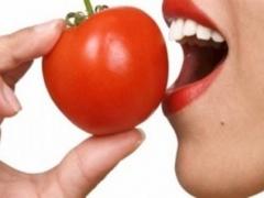 9 فوائد صحية لتناول البندورة يومياً