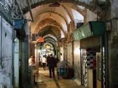 الإجراءات الإسرائيلية العدوانية تسببت بإغلاق نحو 35% من محال القدس القديمة