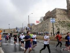 الاحتلال يبعد 3 ناشطين ضد الماراثون التهويدي إلى خارج القدس