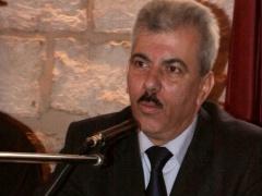 فاقد الديمقراطية لا يعطيها!