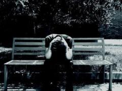 10 عادات تقودك إلى التعاسة الأبدية!