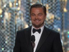 صورة عائلية تثير الجدل.. بطلتها والدة دي كابريو