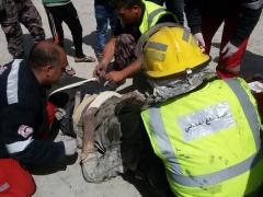 الدفاع المدني ينقذ مواطن عالق داخل بئر إرتوازي في بلدة بديا