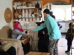 متعة العطاء وبالتعاون مع مجموعة باور يزورون المحتاجين في قلقيلية