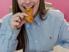 صور- لم تتغذَ سوى على وجبات KFC طيلة 3 سنوات.. شاهد النتيجة