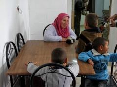 الفارس تسلم اثاث منزل كامل لاسرة محتاجة في الخليل