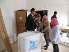 الفارس تسلم اثاث منزل كامل لاسرة محتاجة في الخليل