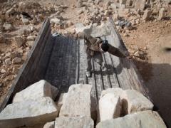 عتّالو الحجارة: ظهورٌ محنية تحت الشمس