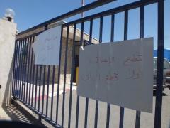 العاملون في شركة خميس التجارية في بيت جالا يعتصمون ويعلنون الإضراب المفتوح