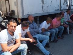 العاملون في شركة خميس التجارية في بيت جالا يعتصمون ويعلنون الإضراب المفتوح