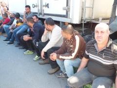 العاملون في شركة خميس التجارية في بيت جالا يعتصمون ويعلنون الإضراب المفتوح