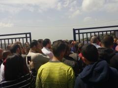 العاملون في شركة خميس التجارية في بيت جالا يعتصمون ويعلنون الإضراب المفتوح