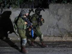 الاحتلال يعتقل عدداً من المواطنين من أنحاء الضفة