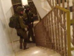 (بالصور): اعتقال النائب عبد الجابر فقهاء من منزله برام الله