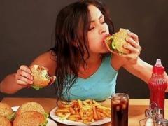 كيف تتخلص من الدهون بعد الأكل الدسم؟