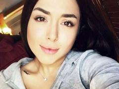 صور| ابنة رندة مرعشلي تكشف جمالها بالماكياج وبدونه!