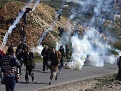 الاحتلال يعتقل شاب  شاب ويسلم بلاغ لأخر خلال اقتحامه مخيم دهيشة