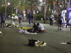 (بالصور) مُحدّث: 84 قتيلا و100 جريح في حادث دهس بمدينة فرنسية