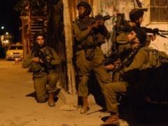 في إطار مواصلة اقتحام مخيم عايدة: الاحتلال يعتقل 4 شبان يعملون في حديقة مركز لاجيء