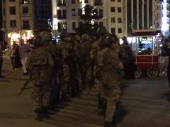 الجيش التركي يعلن تسلمه زمام السلطة في البلاد