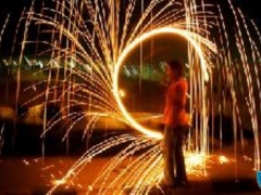 إصابة شاب بجروح بليغة نتيجة عبثه بالألعاب النارية في الخليل