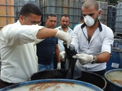 ضبط براميل تحتوي على مواد كيماوية اسرائيلية مهربة إلى الخليل