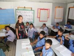 التربية تطلق العام الدراسي بشكل استثنائي في مدرسة الخان الأحمر