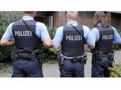 استدعت الشرطة لزوجها وهو نائم.. تعرف على السبب!