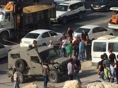 يطا: الشرطة والمواطنون يطردون جيبا لجيش الاحتلال بعد مطاردته مركبات الشرطة