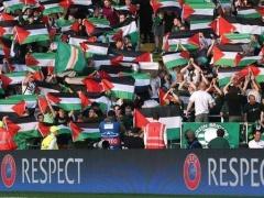 بالصور..جماهير سيلتك ترفع علم فلسطين أمام فريق للاحتلال