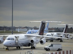 بروكسل.. هبوط طائرتين بسبب 