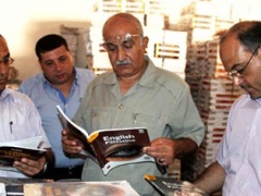 وكيل التربية: الكتب وصلت المدارس والاحتلال يماطل في إدخال كتب غزة