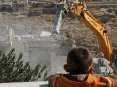 الاحتلال يهدم ثلاثة منازل في أم الخير جنوب الخليل