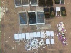 الاحتلال يزعم احباط محاولة تهريب اجهزة هواتف لاسرى حماس في سجن “ايشل”