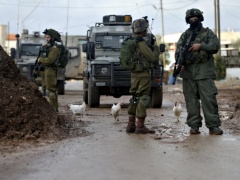 جنين: الاحتلال يستولي على منزل ويحرق محتويات محل تجاري ويعتقل شابا