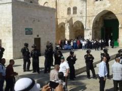 مستوطنون يقتحمون المسجد الأقصى بحماية الاحتلال