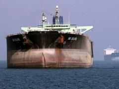 النفط يهبط بسبب 