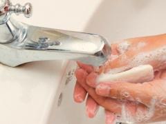 حظر تصنيع الصابون المضاد للبكتيريا في أمريكا