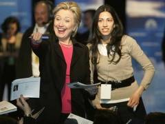 حملة للاحتلال ضد مسلمة تشغل منصب نائب رئيس الحملة الانتخابية لكلينتون