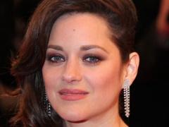 كوتيار تبرئ نفسها بالدليل من طلاق أنجيلينا جولي